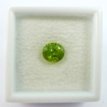 Bild 1 von 1.65 ct.  Grüner ovaler 6.9 x 6.0 mm Titanit Sphene Edelstein