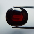 4.05 ct . Schöner roter ovaler 10.1 x 8.5 mm Rhodolith Granat
