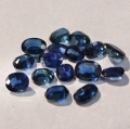 Bild 2 von 4.97 ct . 16 Stück leuchtend blaue ovale 5 x 4 bis 4 x 3 mm Ceylon  Saphire