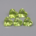 2.03 ct  5 Stück grüne Herz Facette 4.8 - 5.1 mm Burma Peridot Edelsteine