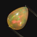 1.83 ct Faszinierender 11 x 8 mm Multi-Color Cabochon Kristall Opal Tropfen