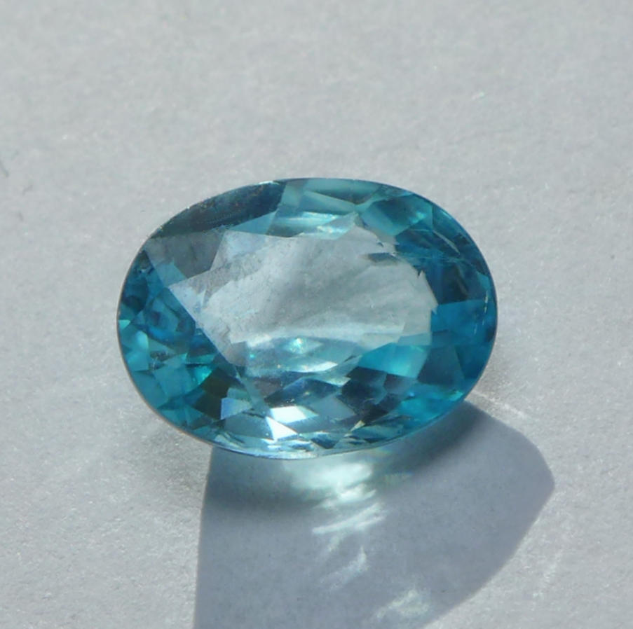 Bild 1 von 3.51 ct. Großer ovaler blauer 10 x 7.7 mm Kambodscha Zirkon