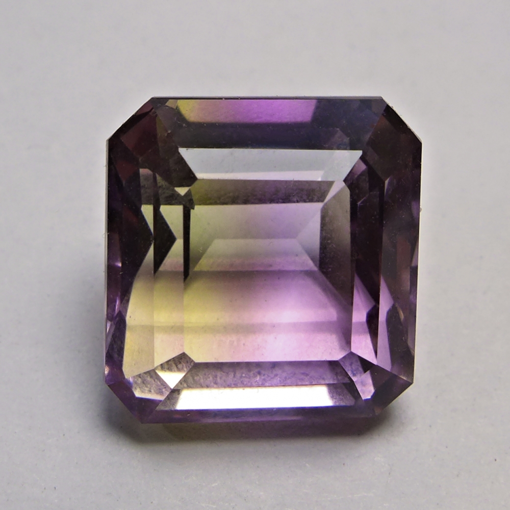 Bild 1 von 15.53 ct. VS! Natural 14.2 x 13.8 mm Bolivia Octagon Ametrine