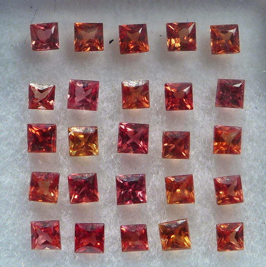 Bild 1 von 2.1 ct. 25 Stück orange-rote 2 - 2.2 mm Madagaskar Saphir-Carrés