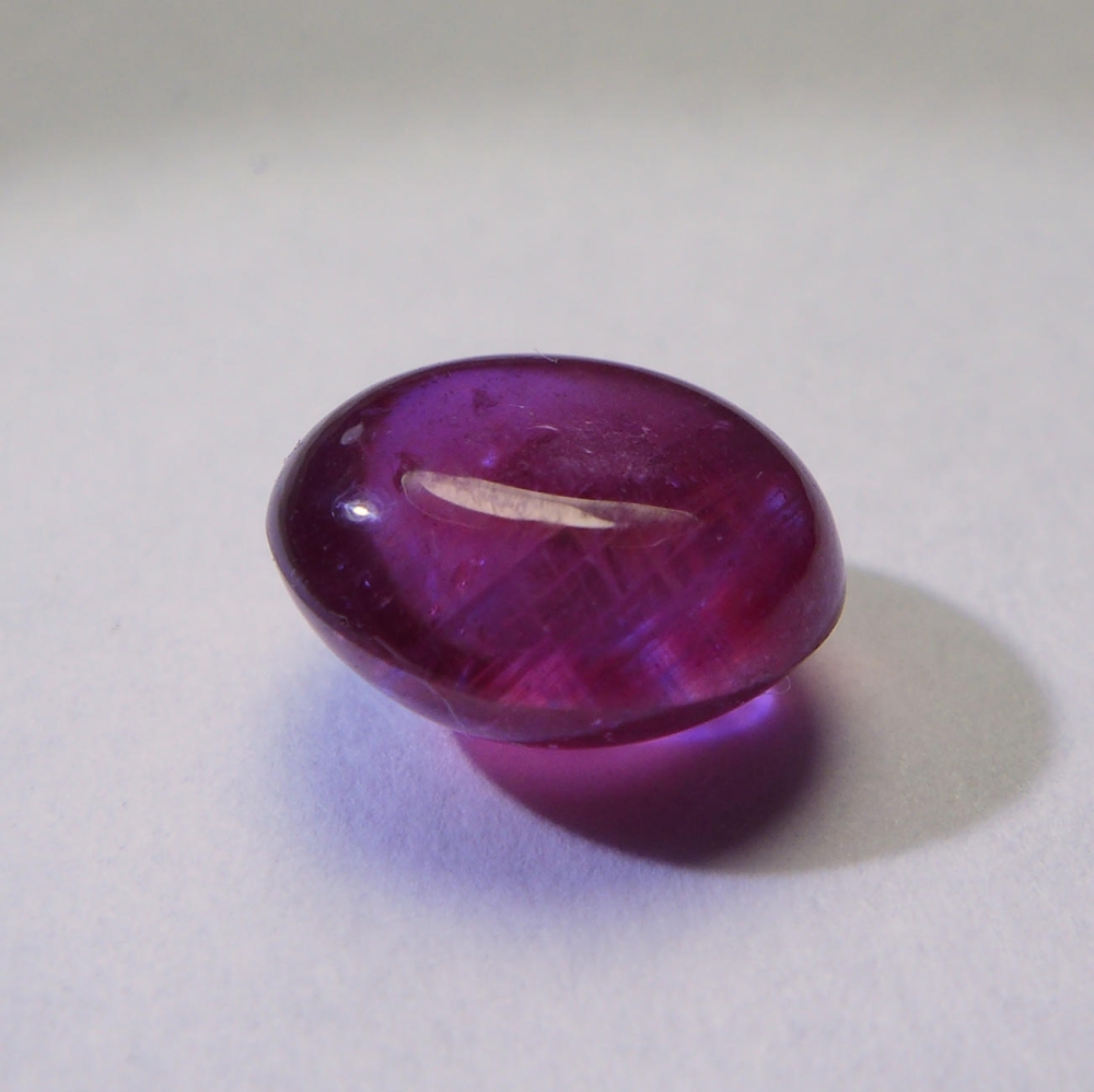 Bild 1 von 4.10 ct. Schöner roter ovaler 9 x 7 mm Mosambik Rubin Cabochon