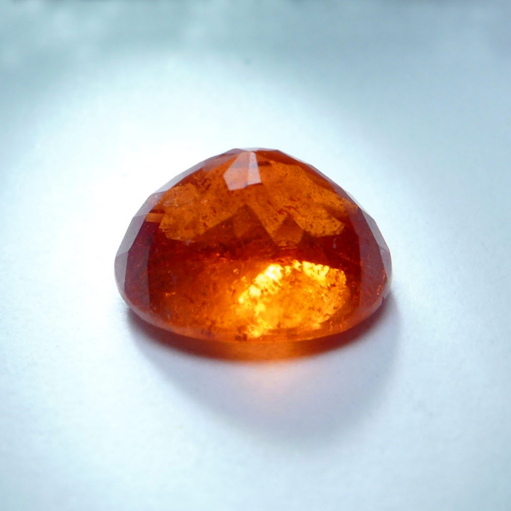 Bild 1 von 2.86 ct. Feiner orange-roter ovaler 8.7 x 7 mm Spessartin Granat
