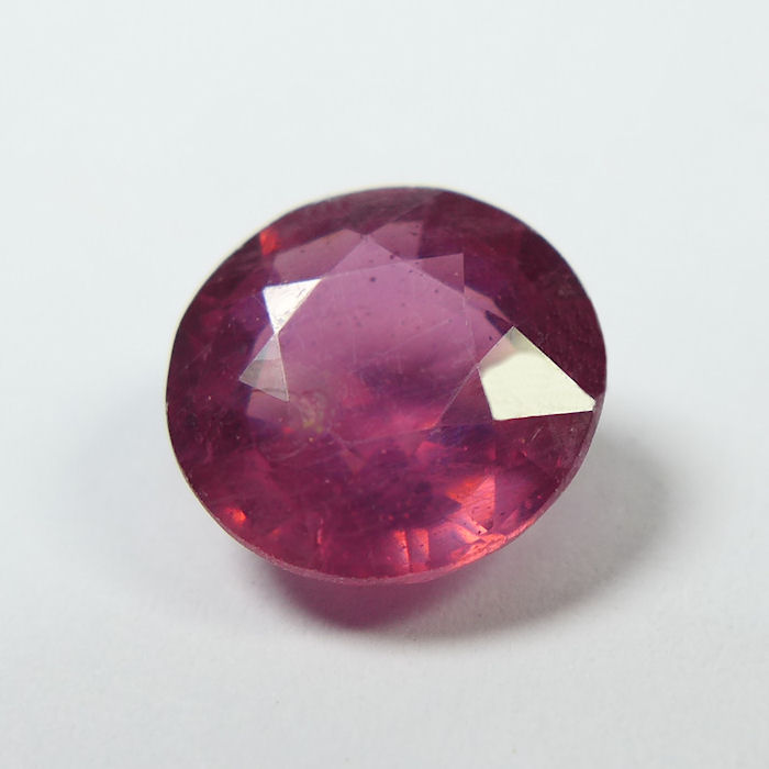 Bild 1 von 3.57 ct. Fine round pink red 9.1 mm Mozambique ruby