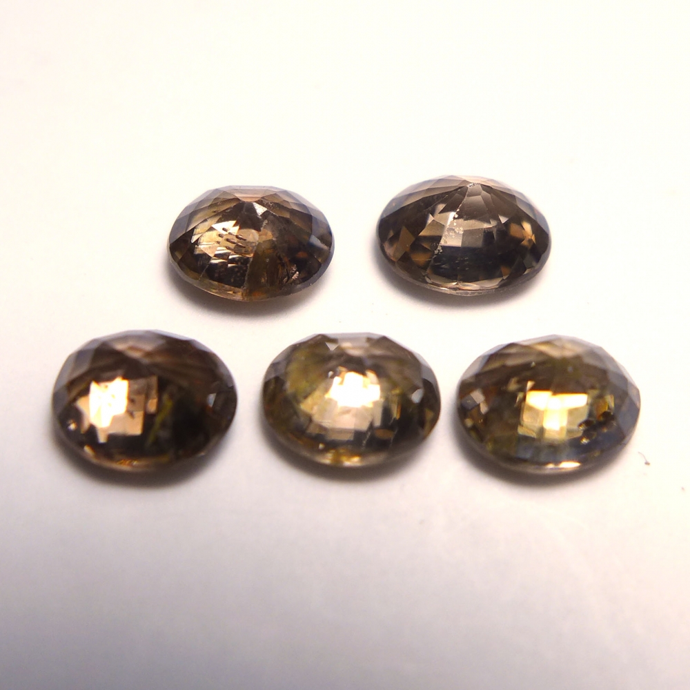 Bild 1 von 4.85 ct. 5 Stück ovale  6 x 5 mm  Tansania Zirkone