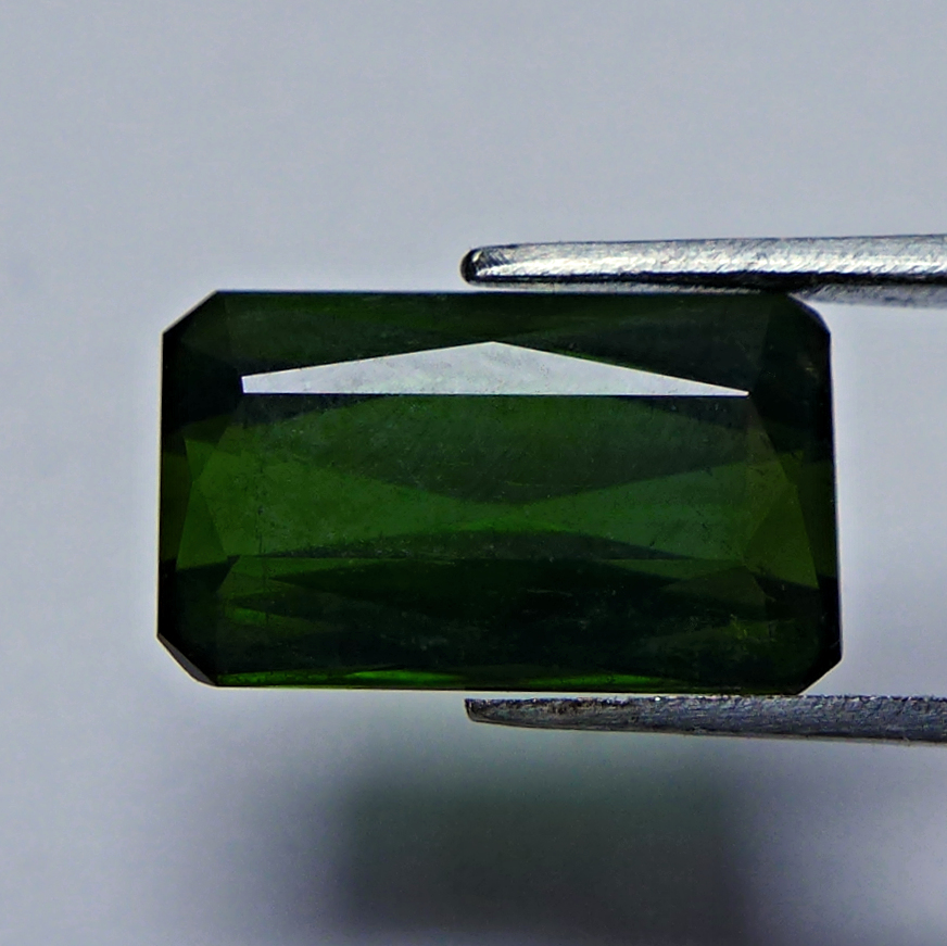 Bild 1 von 3.00 ct. Natürlicher grüner 10.7 x 6.4 mm Mosambik Turmalin im Smaragdschliff
