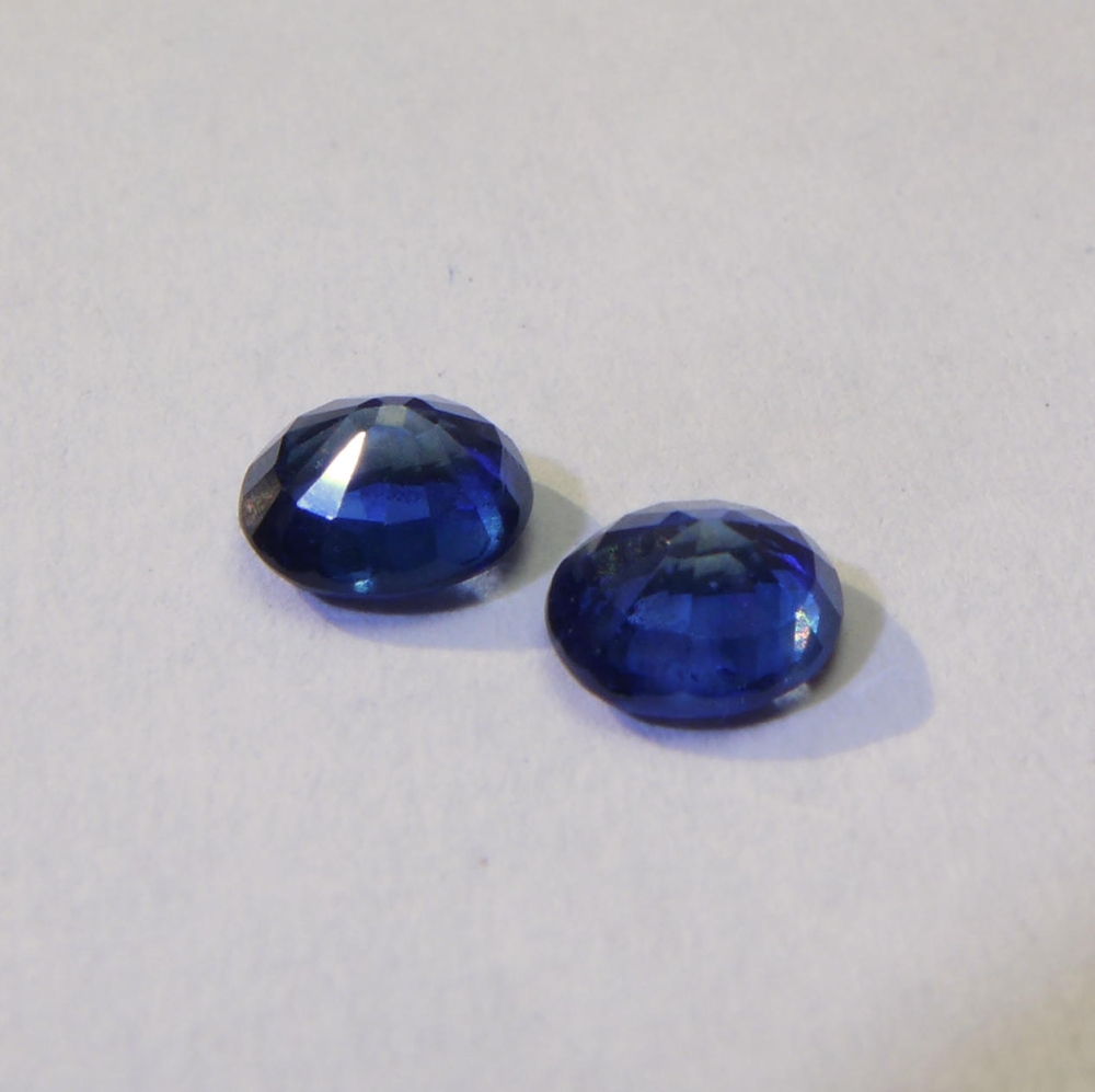 Bild 1 von 1.08 ct. Perfektes Paar blaue ovale 5 x 4 mm Saphire