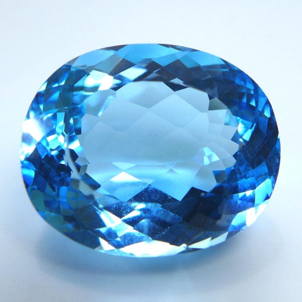 Bild 1 von 25.75 ct. Augenreiner ovaler 19 x16 mm Brasilien Sky Blue Topas