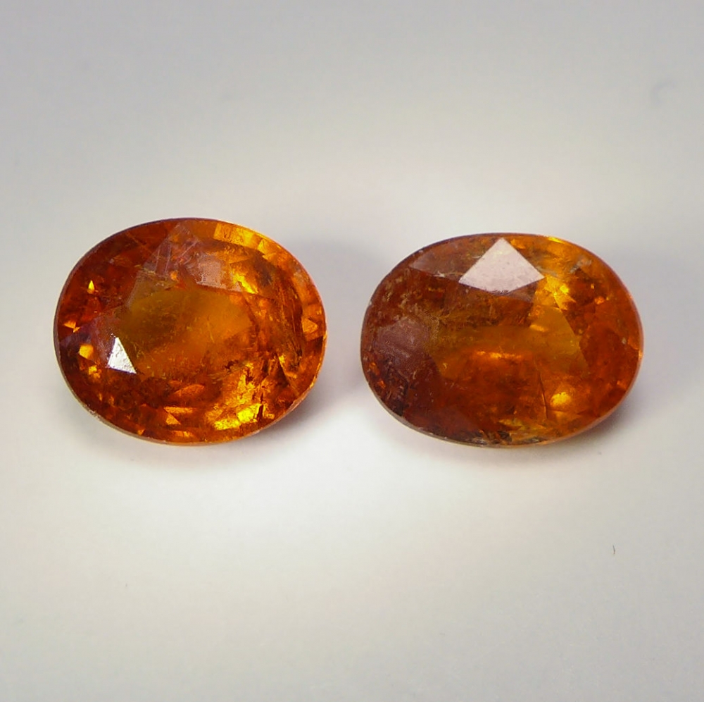 Bild 1 von 3.10 ct . Schönes Paar ovale 7.5 x 6 mm Namibia Spessartin Granate