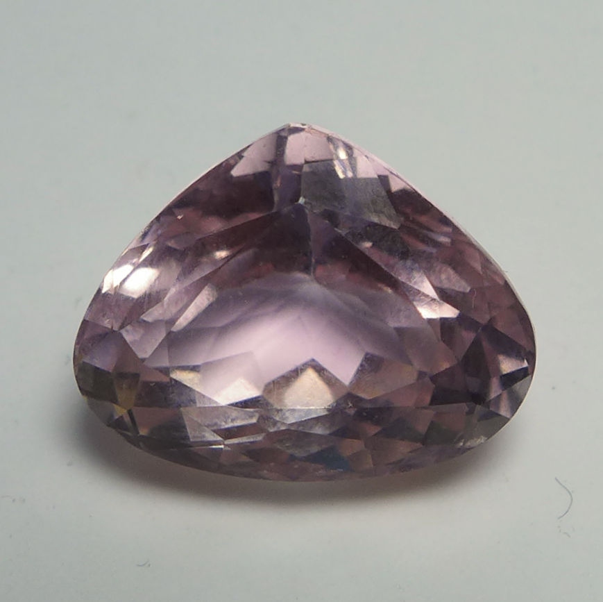 Bild 1 von 9.50 ct VS ! Wonderfull untreated.  15.0 x 11.0 mm Light Pink Kunzit Pear from Afganisthan