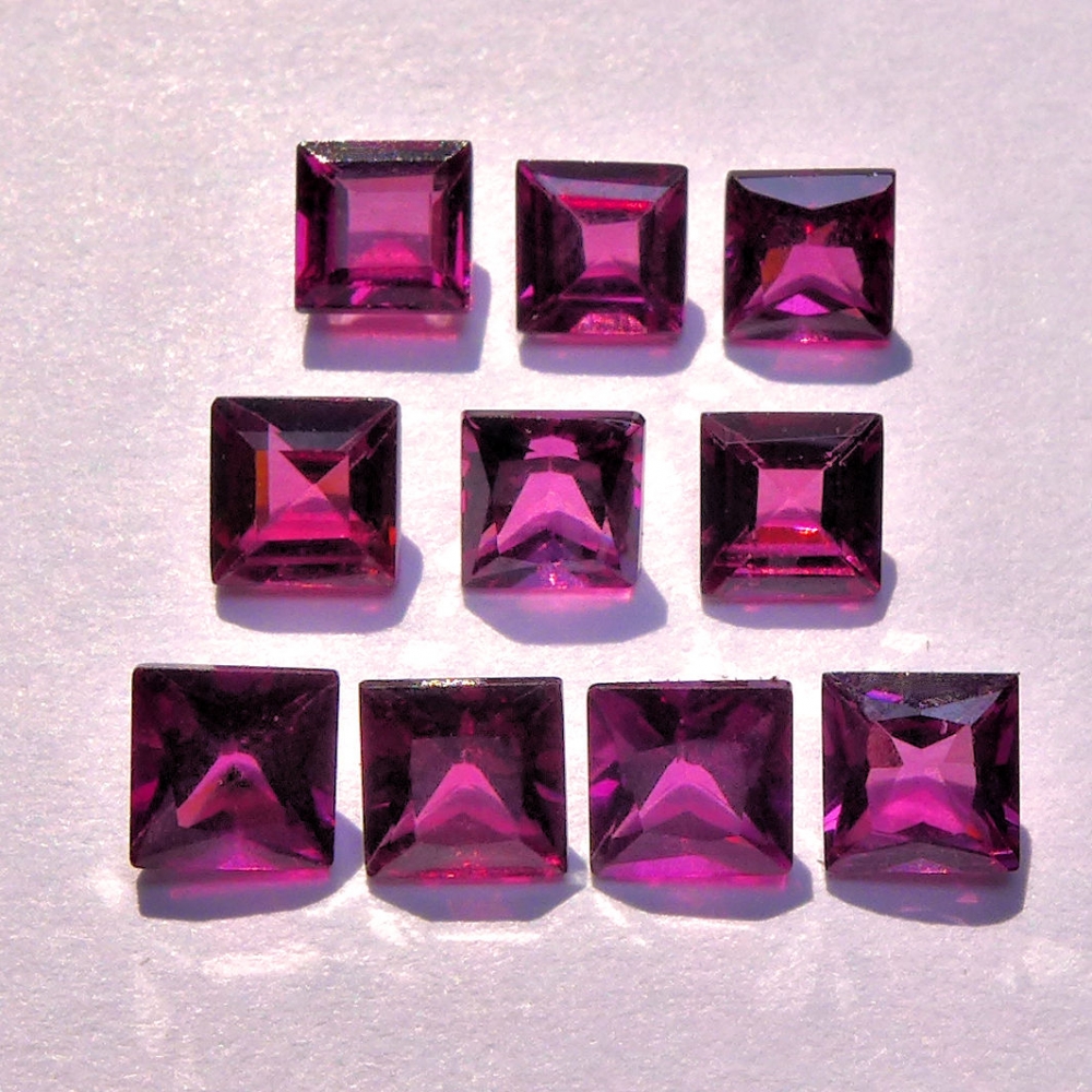 Bild 1 von 4.4 ct. 10 pieces pink- violet 4 mm Rhodolite Garnet Carrés