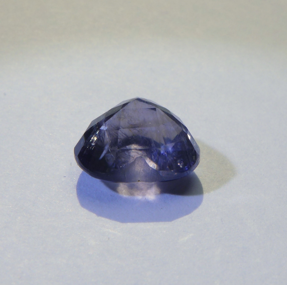 Bild 1 von 2.35 ct. Feines blau violettes 9.2 x 8.2 mm Iolith- Herz