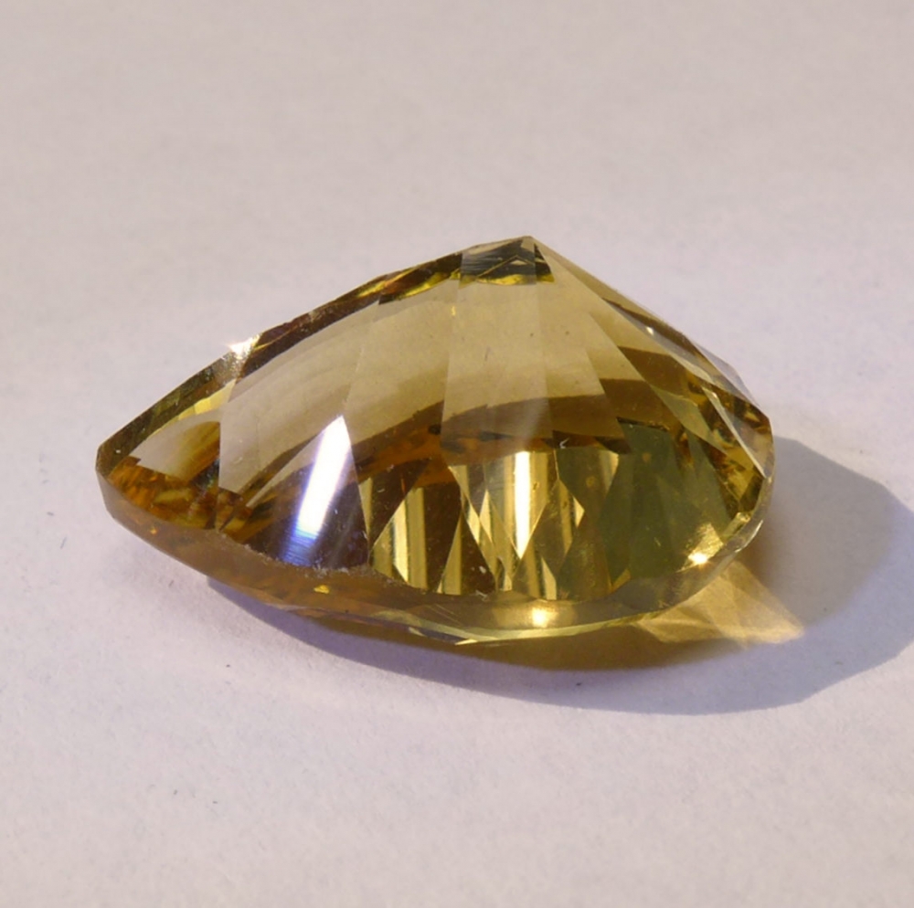 Bild 1 von 13.66 ct. Schöner goldgelber 19 x 14.3 mm Brasilien Citrin Tropfen