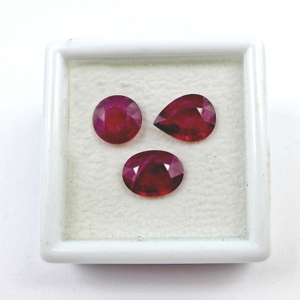Bild 1 von 10.25 ct. Fine Mix with 3 pieces of Mozambique Ruby Gemstones
