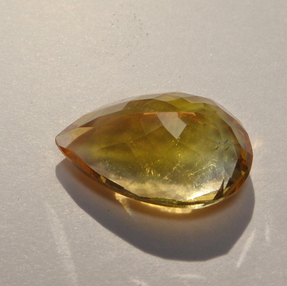 Bild 1 von 9.32 ct. VVS!  Schöner goldgelber 18.3 x 13 mm Brasilien Citrin Tropfen