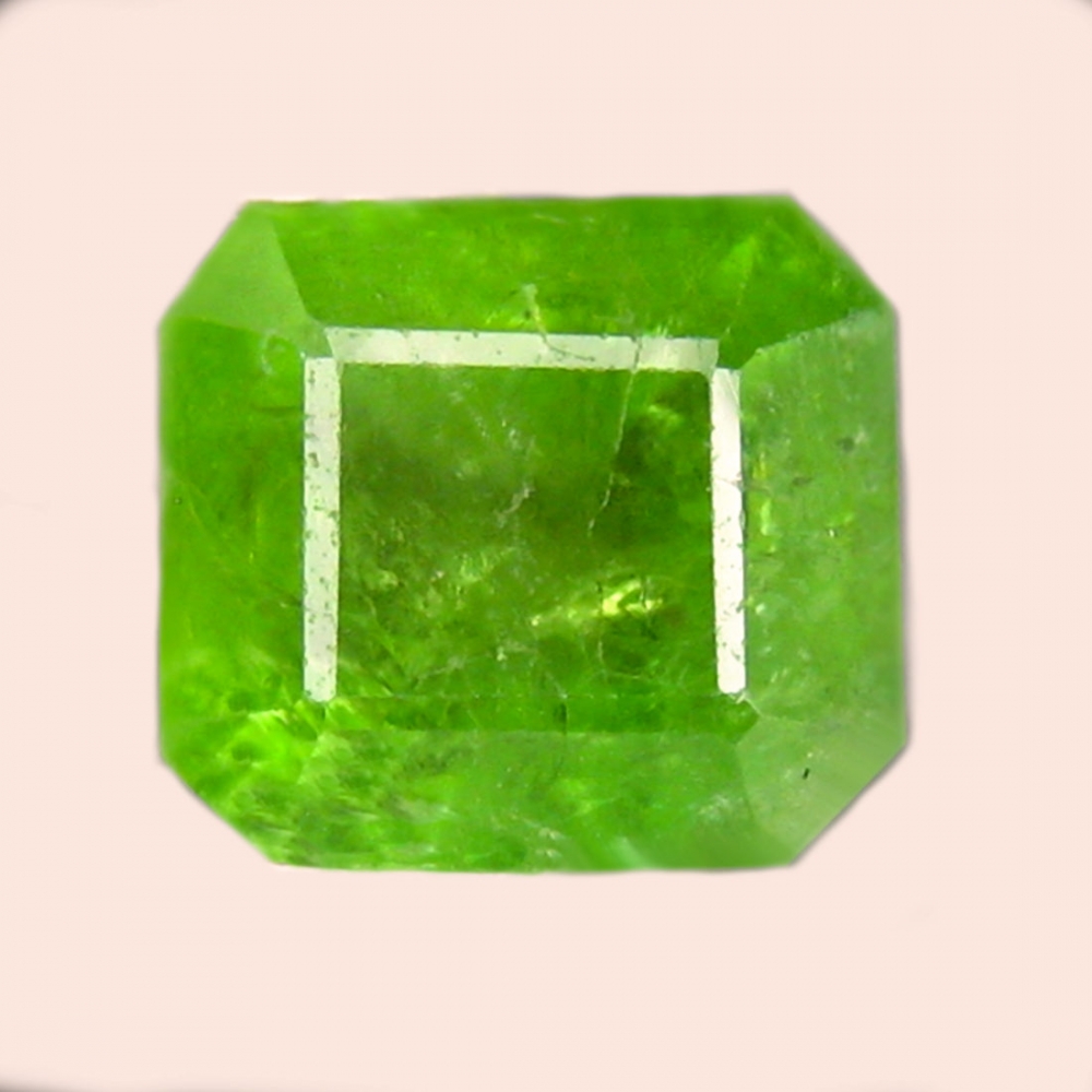 Bild 1 von 4.55 ct. Huge green 9.2 x 8.3 mm Demantoid Garnet Oktagon