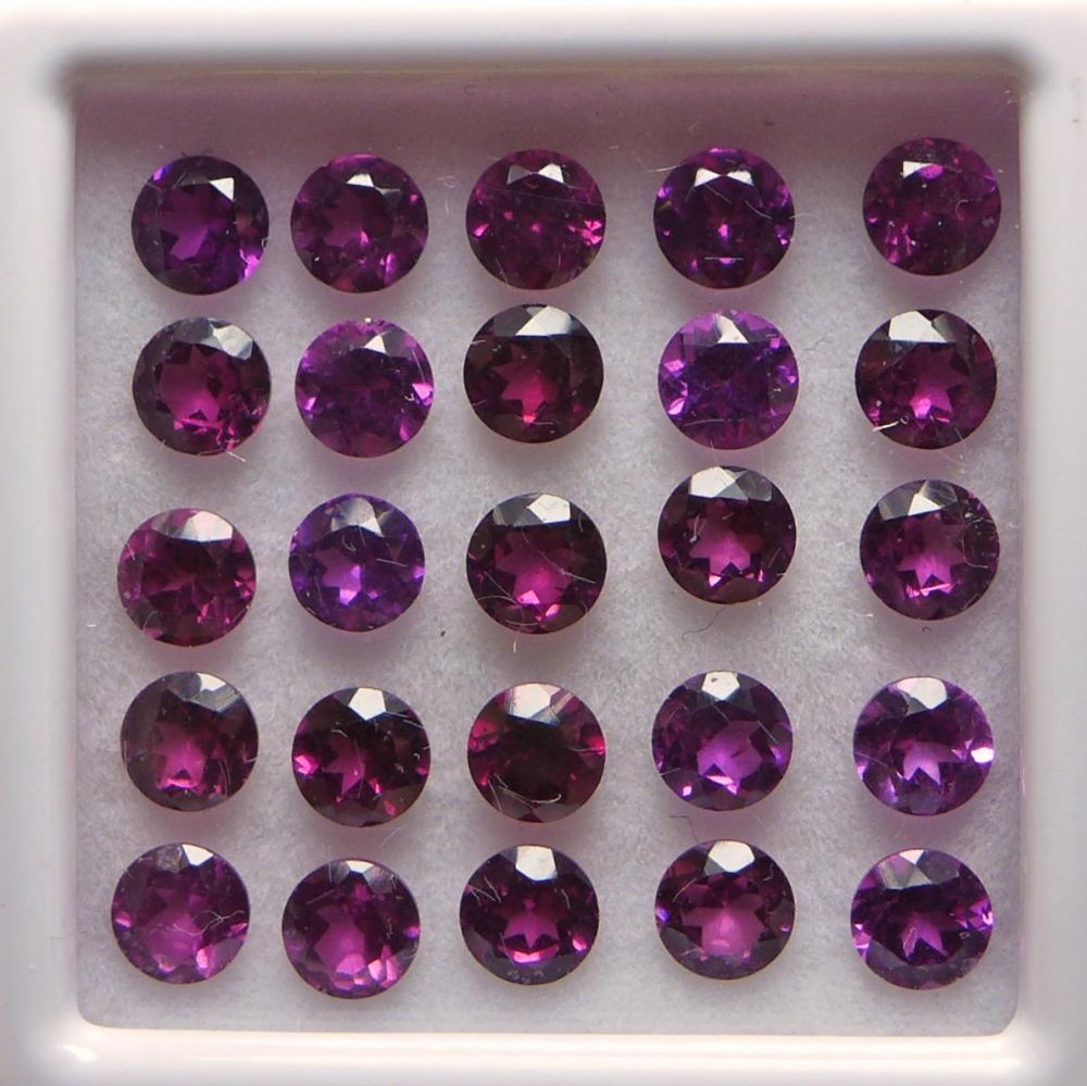 Bild 1 von 5.3 ct. 25 Stück runde rot - violette 3.5 mm Rhodolith Granate.