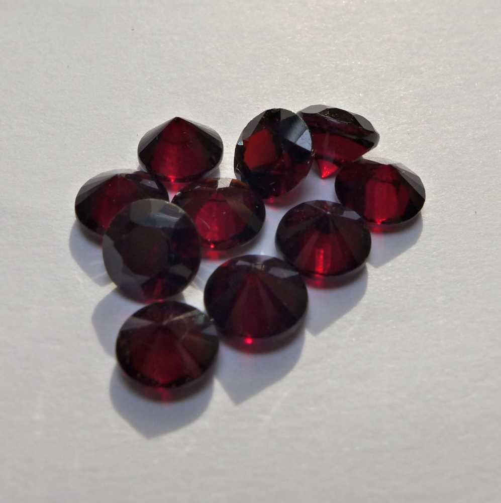 Bild 1 von 8.67 ct VS!  10 Stück dunkelrote runde 6 mm Mosambik Granate