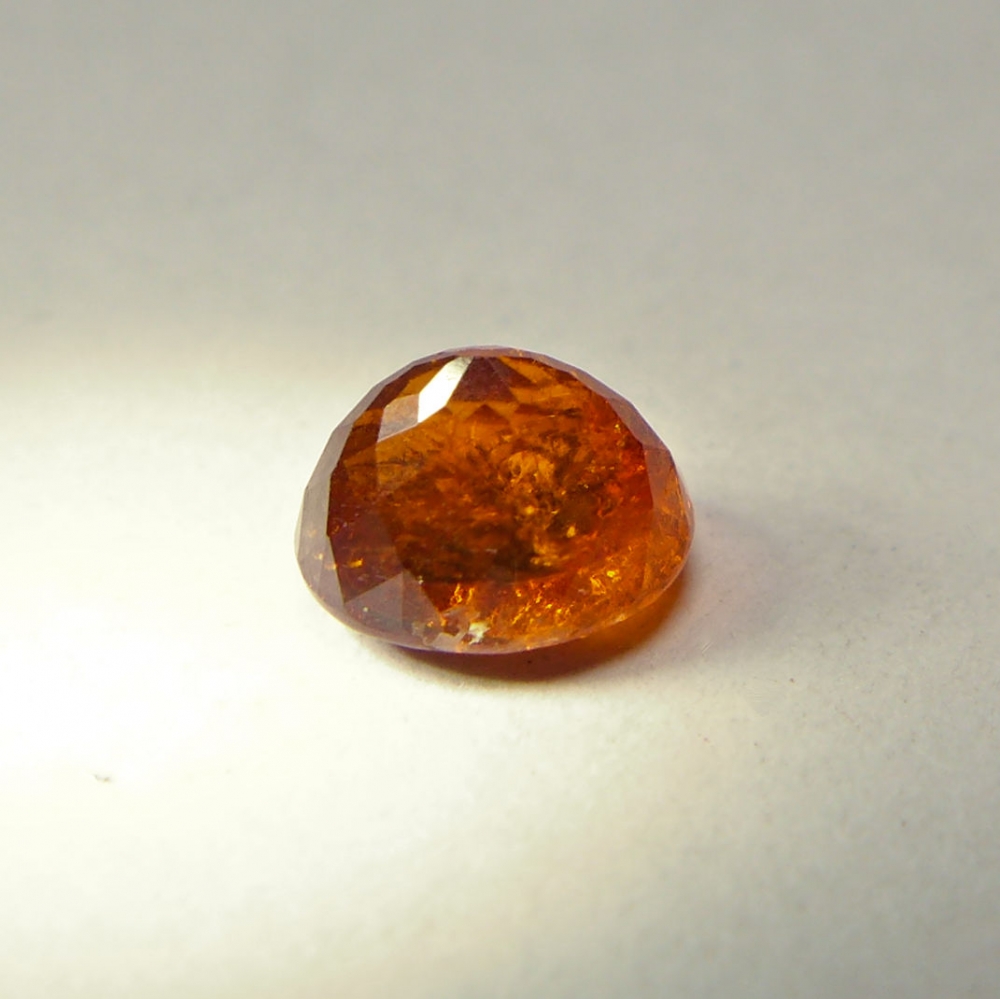 Bild 1 von 1.15 ct. Orange-roter ovaler 6 x 4.8 mm Spessartin Granat