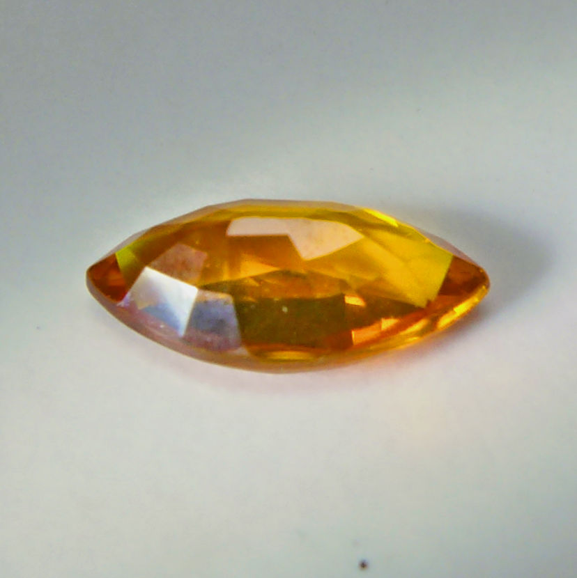 Bild 1 von 1.25 ct. Feiner goldgelber 10 x 8 mm Navette Saphir