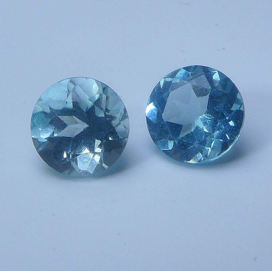 Bild 1 von 1.10 ct Fine Pair of  round Neon Blue Madagaskar Apatite Gems