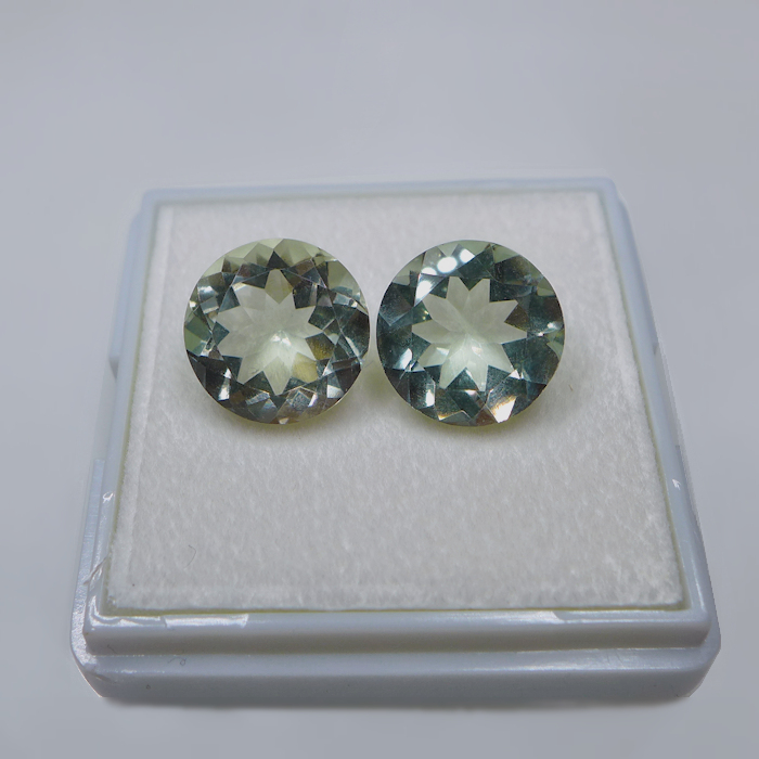 Bild 1 von 10.82 ct. Fine pair of green 12 mm Brazil Amethyst / Prasiolite Gemstones.