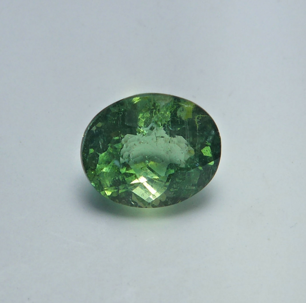 Bild 1 von 6.05ct. Fine green oval 10.3 x 8.5 mm Brazil Apatite