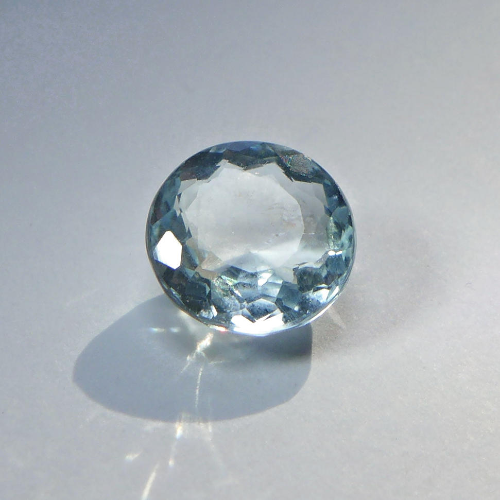 Bild 1 von 1.70 ct. Beatiful round blue 7.9 mm  Aquamarine