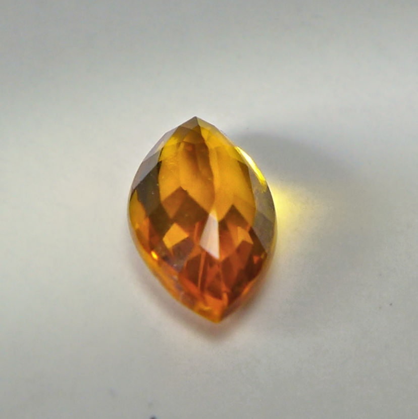 Bild 1 von 1.25 ct. Feiner goldgelber 10 x 8 mm Navette Saphir