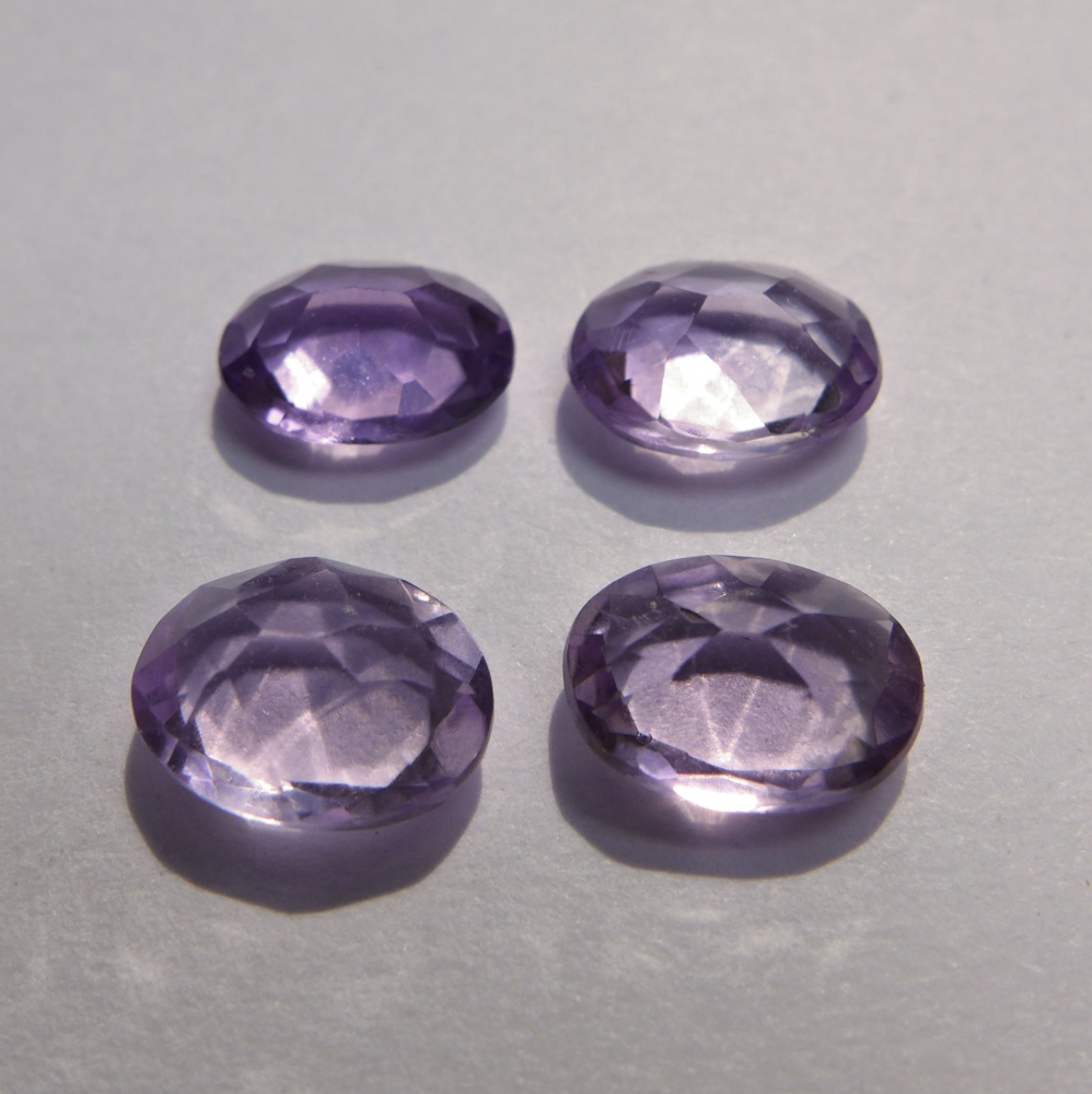 Bild 1 von 5.3 ct .  4 Stück feine ovale 8.5 x 6.5 mm Bolivien Amethyste