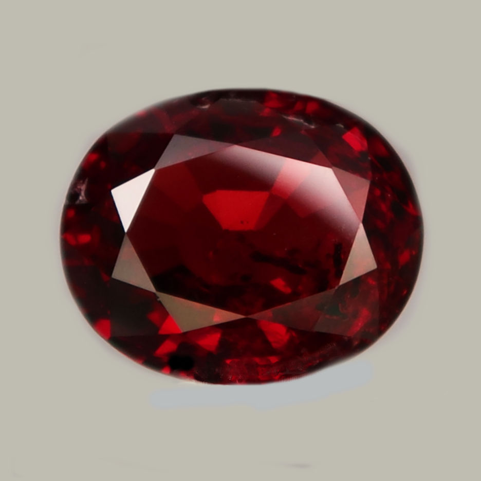 Bild 1 von 5.03 ct. Beatiful red oval 11.2 x 9.2 mm Rhodolithe  Garnet