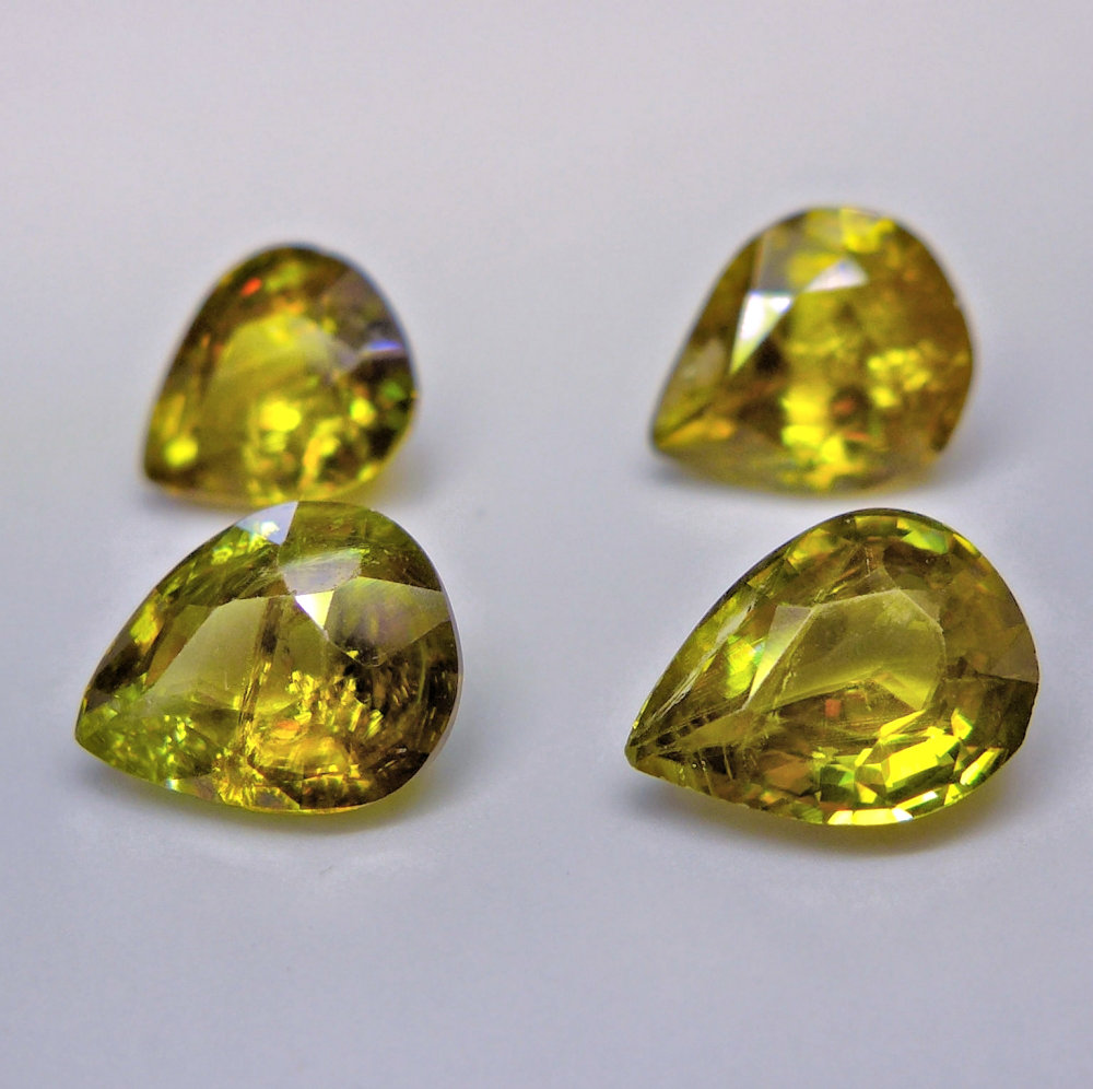 Bild 1 von 4.50 ct.  3  ovale 8 x 6.5 mm Titanit Sphen Edelsteine