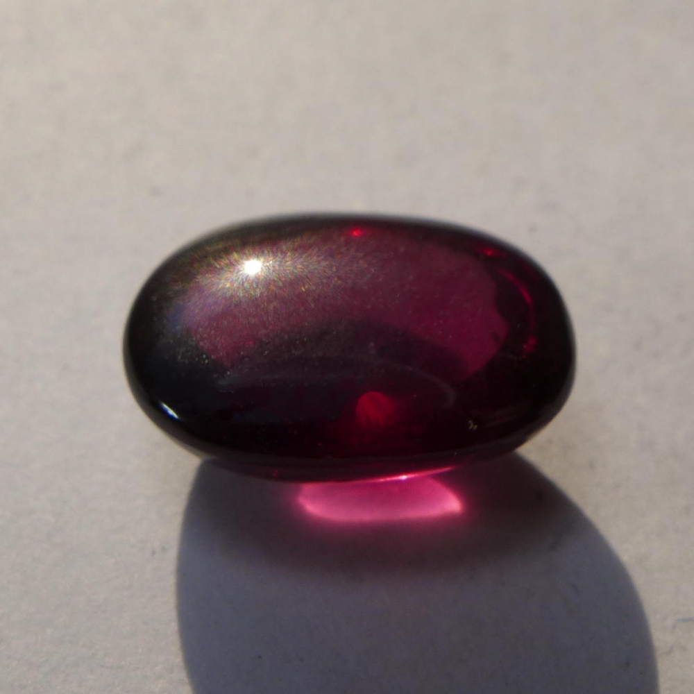 Bild 1 von 4.48 ct. Kirschroter  ovaler 11 x 8 mm Rhodolith Granat Cabochon