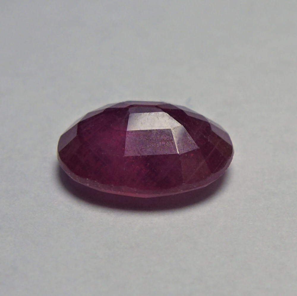 Bild 1 von 3.80 ct. Schöner pink roter ovaler 11 x 8.5 mm Rubin