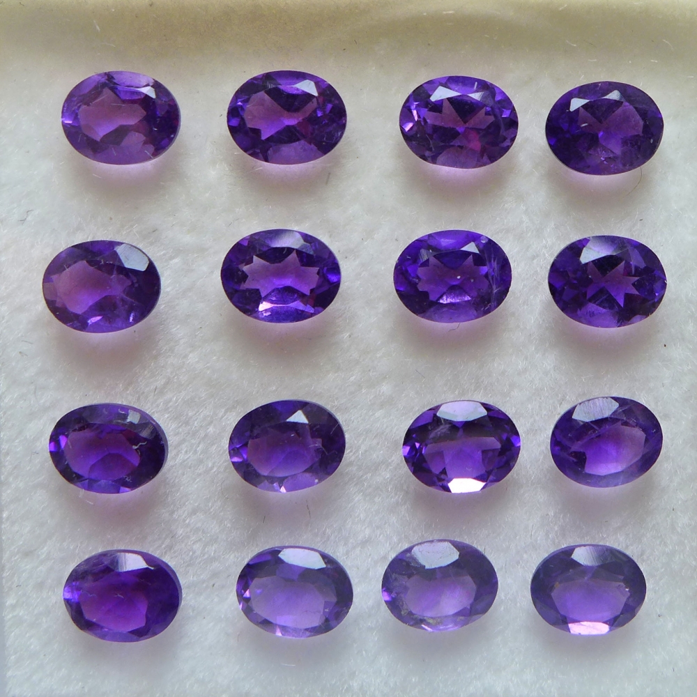 Bild 1 von 5.28 ct. 16 pieces oval 5 x 4 mm Brazil Amethyst Gemstones