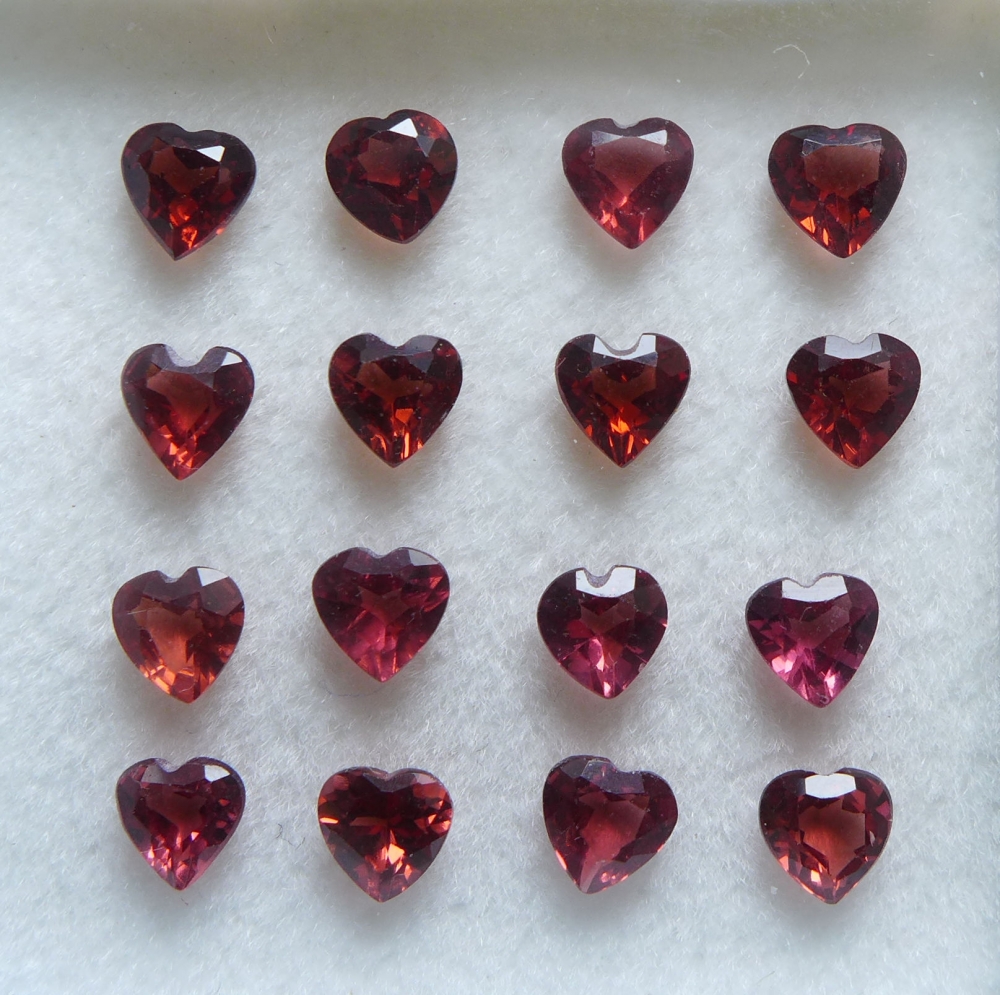 Bild 1 von 4.93 ct. 16 beatiful garnet heart gemstones from Mosambique