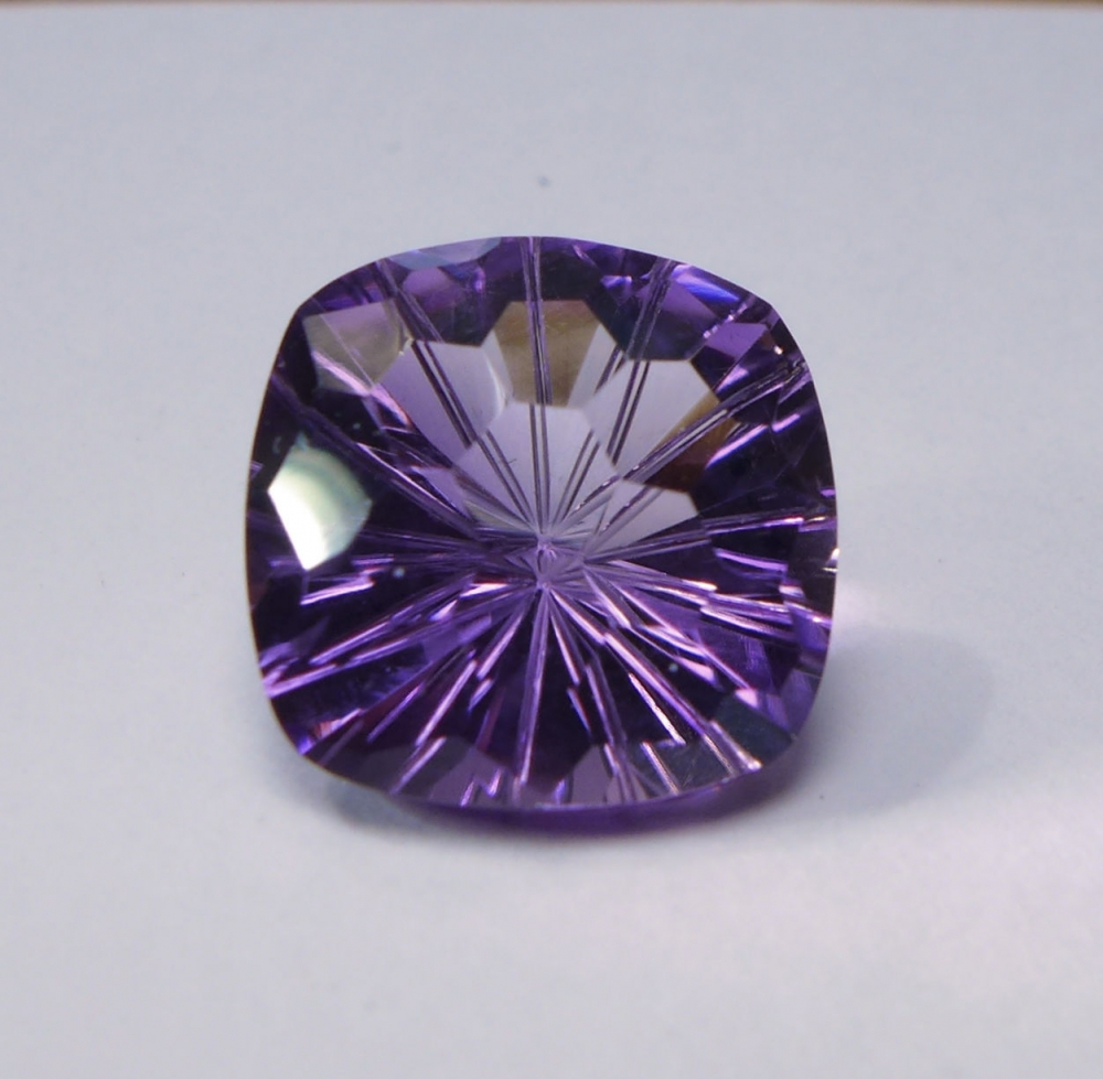 Bild 1 von 9.20 ct VVS! Purple 13.6 x 13.4 mm Uruquay Cushion Amethyst