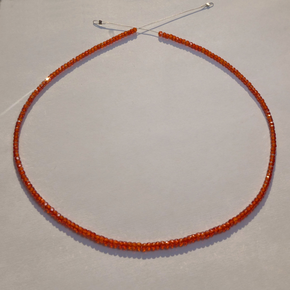 Bild 1 von Orange red Saphire string 73 ct with circular disks Ø 3 mm 42 cm length