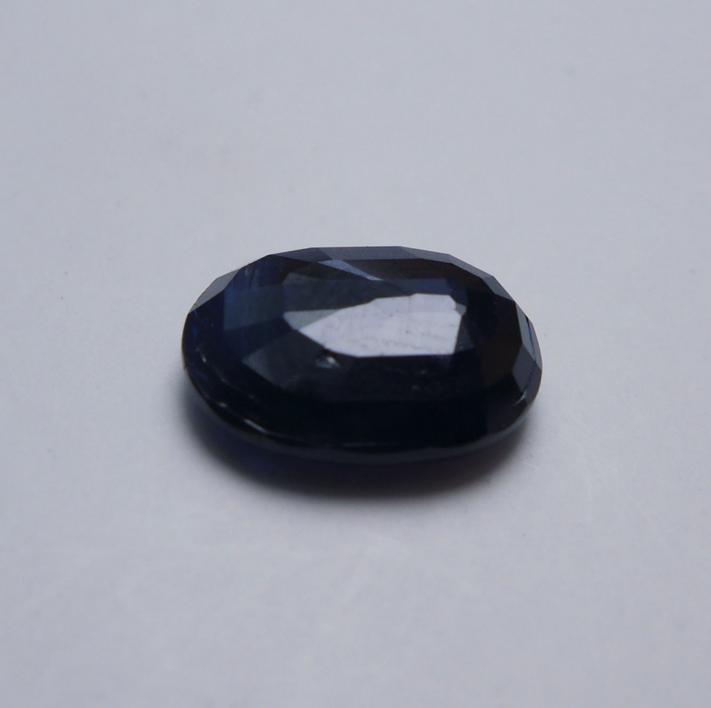 Bild 1 von 3.01 ct.  Dunkel blauer ovaler 10.3 x 7.5 mm Afrika Saphir
