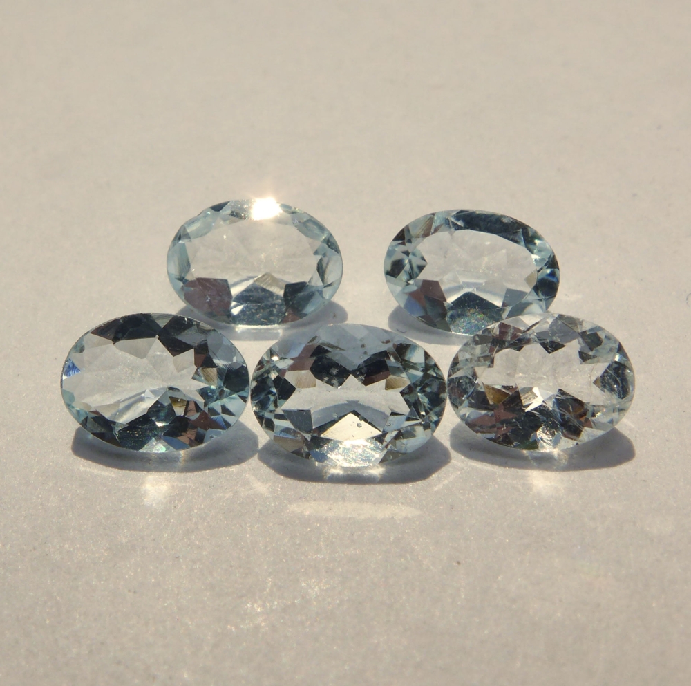 Bild 1 von 3.10 ct. 5 Stück augenreine ovale 7 x 5 mm Aquamarine