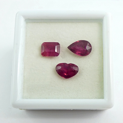 Bild 1 von 6.28 ct. Fine Mix with 3 pieces of Mozambique Ruby Gemstones