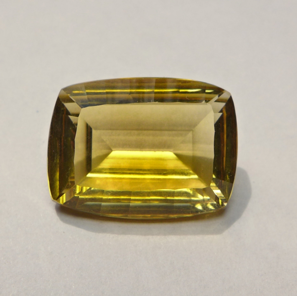 Bild 1 von 14.21 ct. VVS! Golden yellow 18.5 x 13.8 mm Antique Facet Citrine