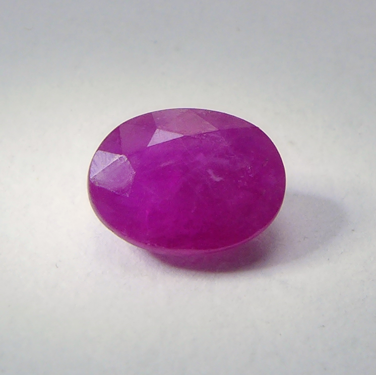 Bild 1 von 1.21 ct. Fine pinkish red oval 7 x 5.2 mm Mosambique Ruby