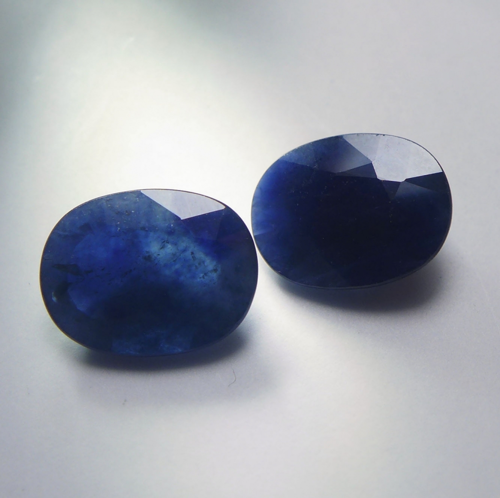Bild 1 von 3.77 ct. Fine pair deep blue oval  9 x 7 mm Africa Sapphire