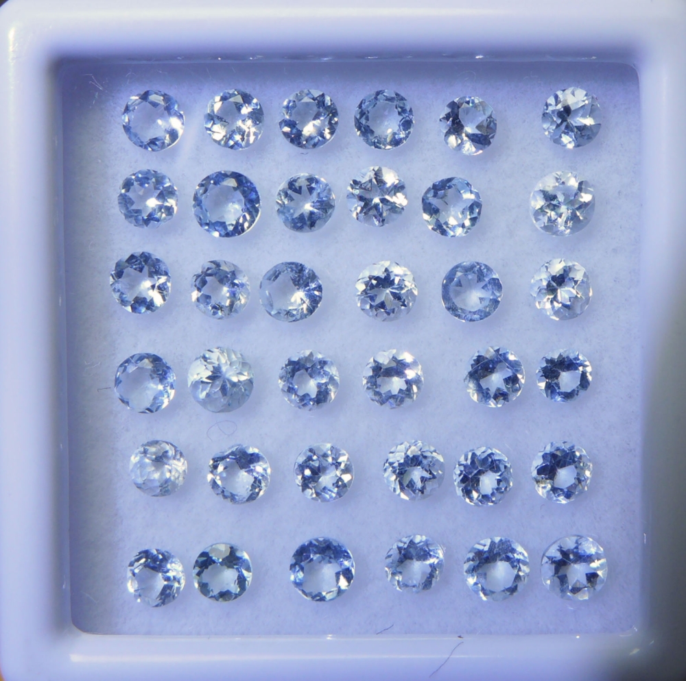 Bild 1 von  2 ct. 36 Stück augenreine runde 2.5 mm Santa Maria Aquamarine