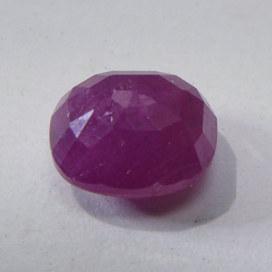 Bild 1 von 3.15 ct. Unbehandelter ovaler 8.5 x 7 mm pink roter Guinea Rubin