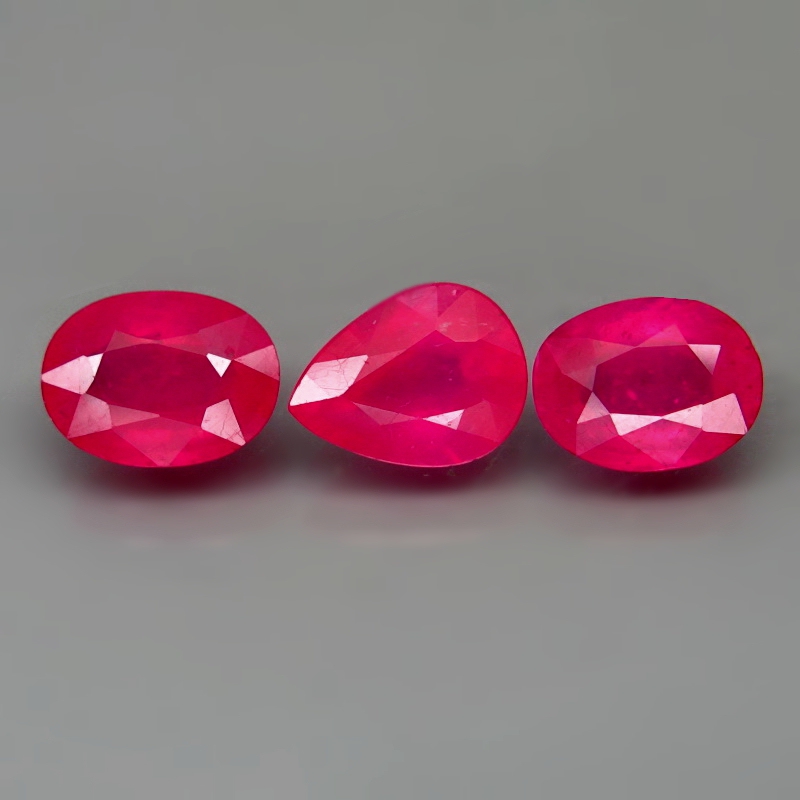 Bild 1 von 4.66 ct. 3 Stück Pink Rote 8 x 6 mm Mosambik Rubin Edelsteine
